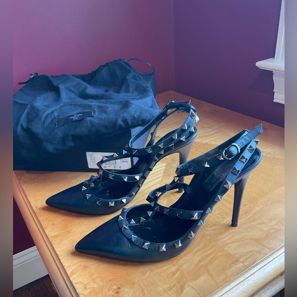 Valentino garavani caged black pump with silver studs Sz 40